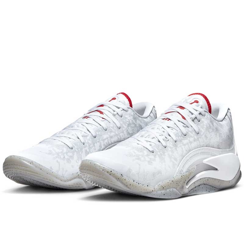 [28.5cm̂]W[_ UCI3 PFyDR0676-106zWhite/Cement Grey/Pure Platinum/University Red